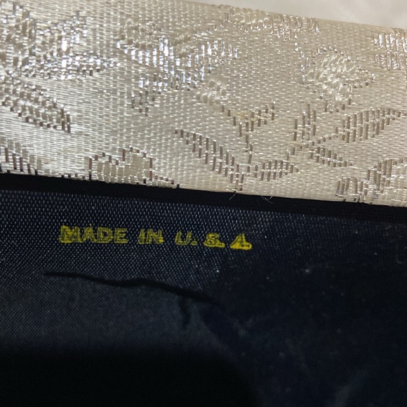 Vintage silk clutch 🤍 - Picture 10 of 12